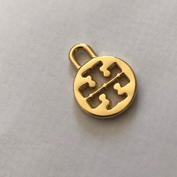 Tory Burch Logo Pendent - Picture 4 of 7